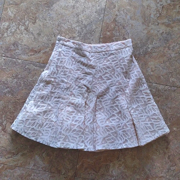 Sandro Paris Guipure Lace Overlay mini skirt, size Medium - Picture 4 of 7